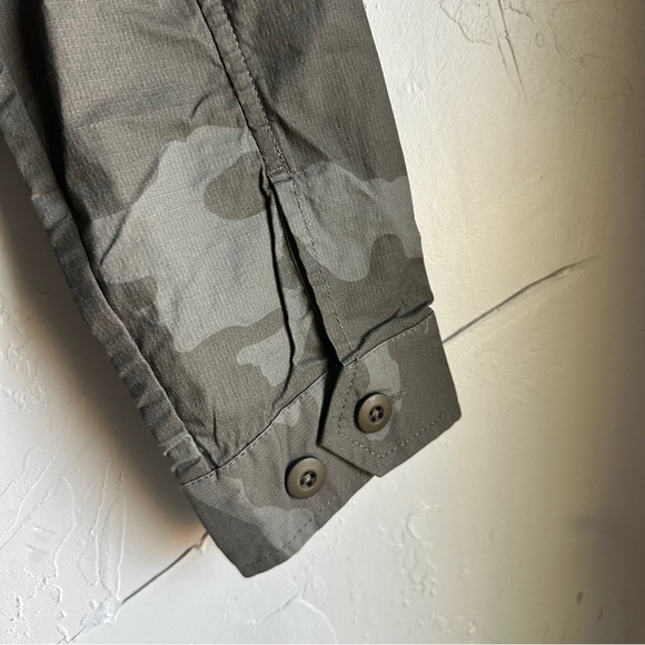 Vuori Women’s Ripstop Jacket Oregano Camo Size S Hiking and Outdoor Jacket - Picture 9 of 12